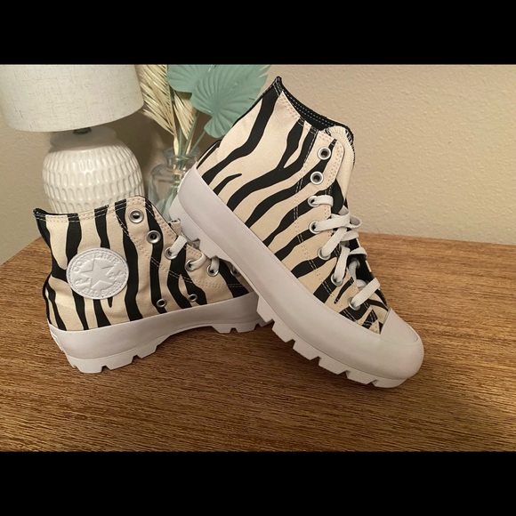 never worn custom zebra print converse!! - Picture 1 of 2